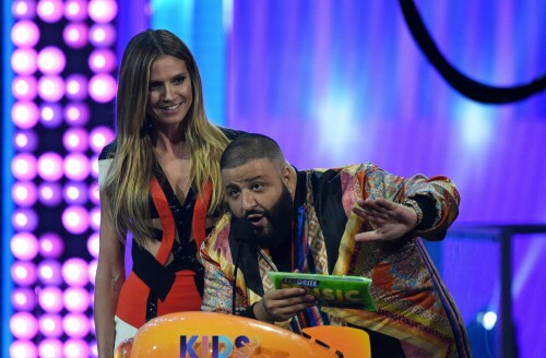 HeidiKlum_2017KCA_HQPicsSpace_1013077112f2401e310