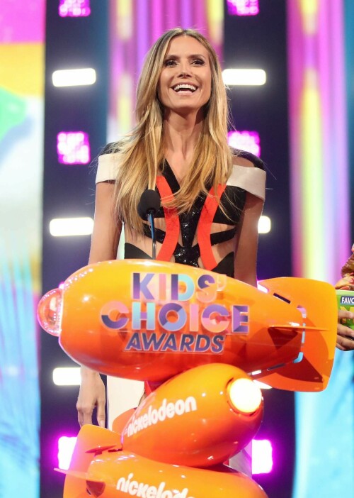 HeidiKlum_2017KCA_HQPicsSpace_17b23d812e6583bed