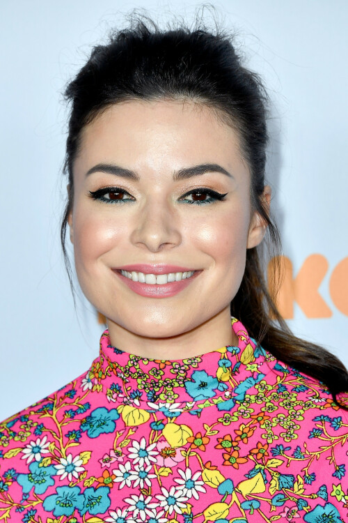 MirandaCosgrove_2017KCA_HQPicsSpace_115f629a675b69f1b6f.jpeg