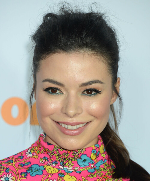 MirandaCosgrove_2017KCA_HQPicsSpace_1212de277d1e6e29d8b.jpeg