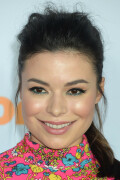 MirandaCosgrove_2017KCA_HQPicsSpace_1212de277d1e6e29d8b