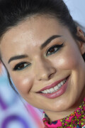 MirandaCosgrove_2017KCA_HQPicsSpace_126cfed6ed778936dc0