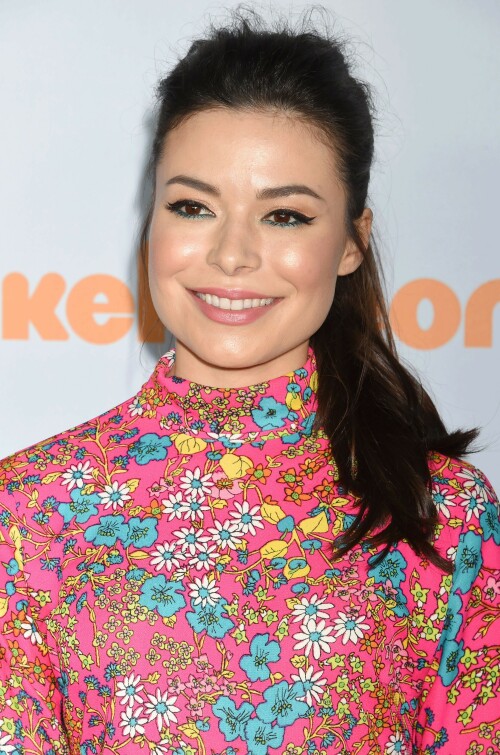 MirandaCosgrove_2017KCA_HQPicsSpace_129c8866e7a9899c14f.jpeg