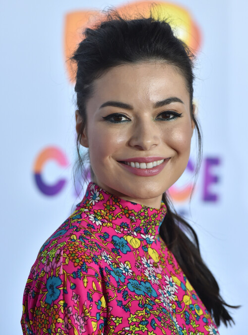 MirandaCosgrove_2017KCA_HQPicsSpace_148336a95bde78e5616.jpeg