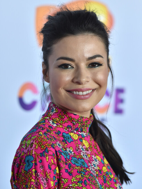 MirandaCosgrove_2017KCA_HQPicsSpace_149b0e1d4e001671576.jpeg