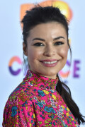 MirandaCosgrove_2017KCA_HQPicsSpace_15444def58c532696c2