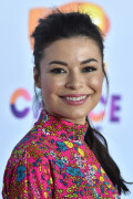 MirandaCosgrove_2017KCA_HQPicsSpace_1556fab26f4d7c2f323