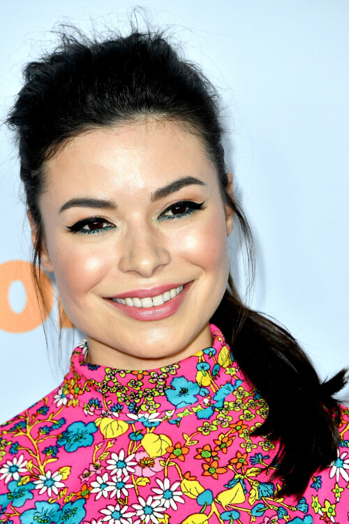 MirandaCosgrove_2017KCA_HQPicsSpace_157e13c9b06abc78ca5.jpeg