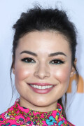 MirandaCosgrove_2017KCA_HQPicsSpace_162f9fcbf82e2181c91