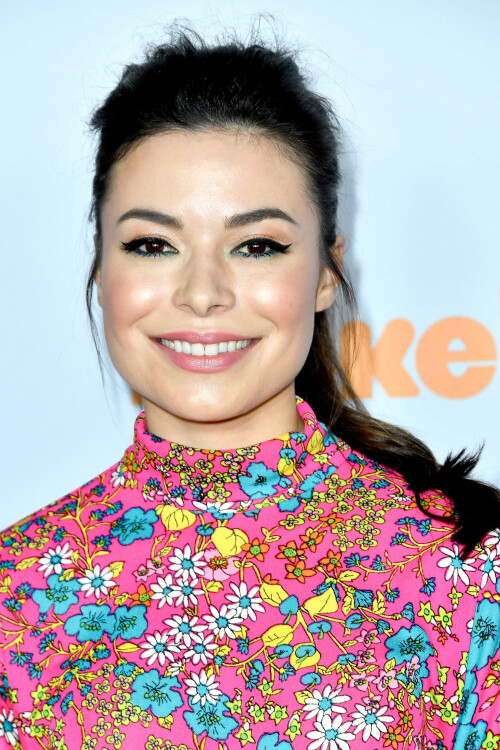 MirandaCosgrove_2017KCA_HQPicsSpace_16564724f3da0170833.jpeg