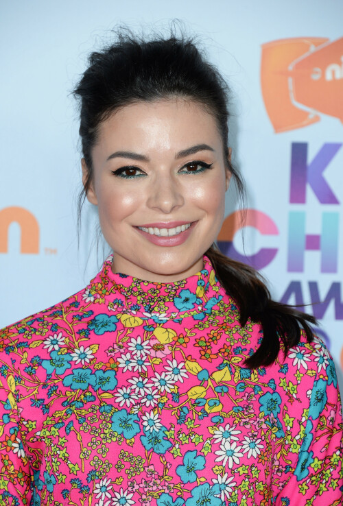 MirandaCosgrove_2017KCA_HQPicsSpace_16644db0e7ae6b9b797.jpeg