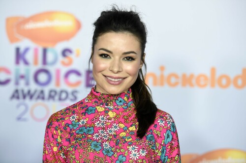 MirandaCosgrove_2017KCA_HQPicsSpace_9437d54621571af346.jpeg