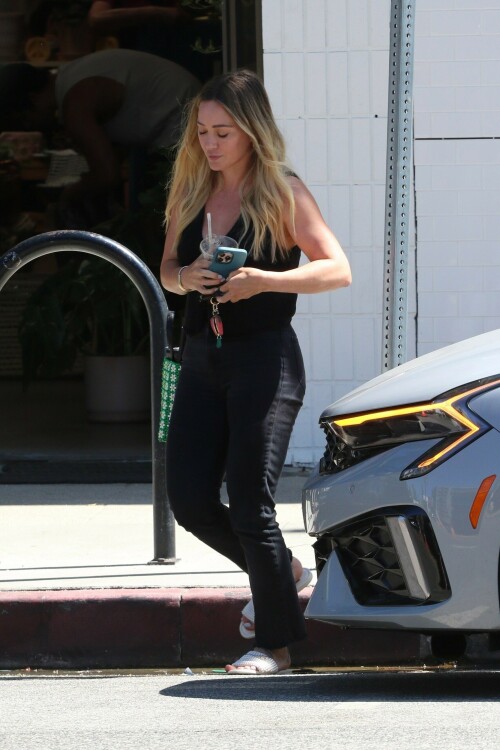 HilaryDuff_July92025_168f0c443930560fe8.jpeg