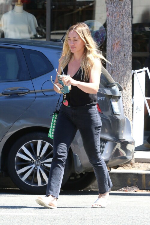 HilaryDuff_July92025_18fe6114db90ba923d.jpeg