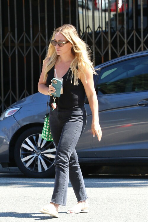 HilaryDuff_July92025_24281a8327bb00ad08.jpeg
