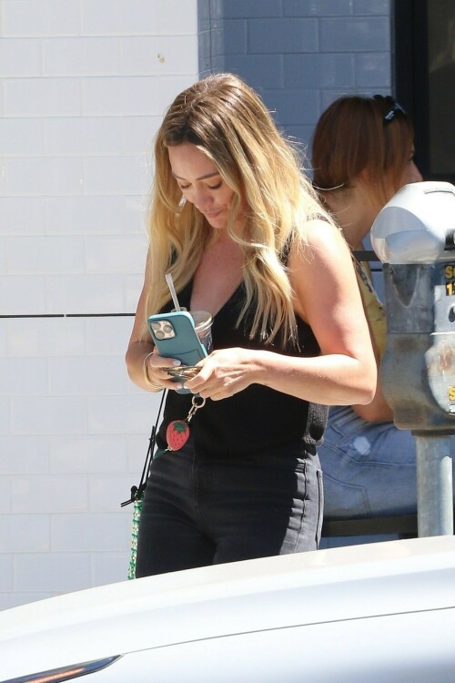 HilaryDuff_July92025_2650e0bb8f0257a8b4.jpeg