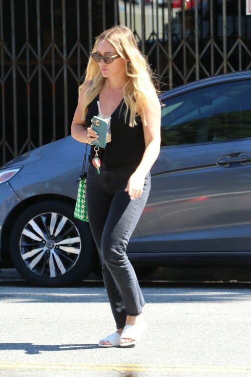 HilaryDuff_July92025_329a2650e2c4f8f443.jpeg