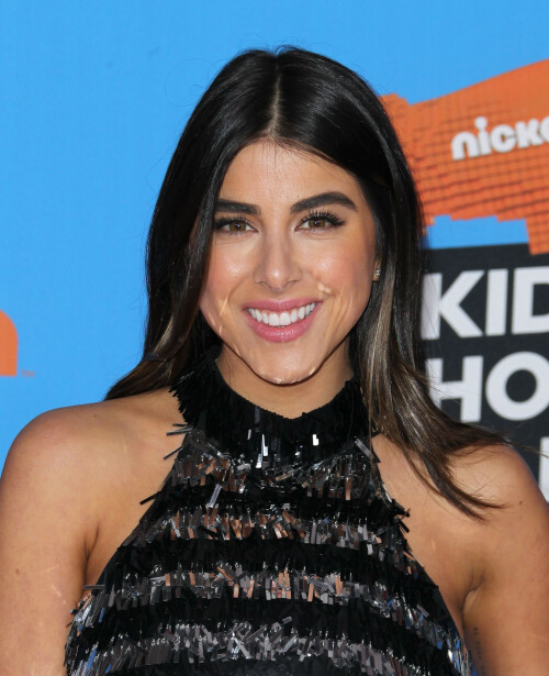 DaniellaMonet_KidsChoiceAwards2018_63aa3f726707abf31.jpeg