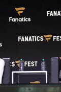 EmmaRoberts_FanaticsFest_June202025_20846ea566fb43c948