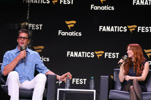 EmmaRoberts_FanaticsFest_June202025_214f7c8cc511c33dfb.jpeg