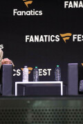 EmmaRoberts_FanaticsFest_June202025_25f80b551e2dad5d64