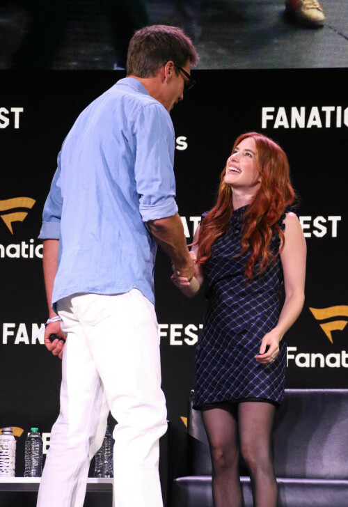 EmmaRoberts_FanaticsFest_June202025_33b161399fc7a643b4.jpeg