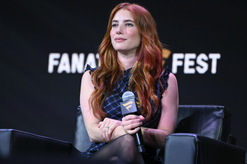 EmmaRoberts_FanaticsFest_June202025_647db00c8a74d8e4d4.jpeg