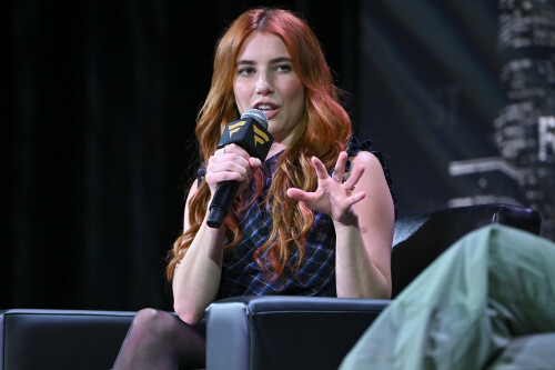 EmmaRoberts_FanaticsFest_June202025_67e8362e4bc9d9c219.jpeg