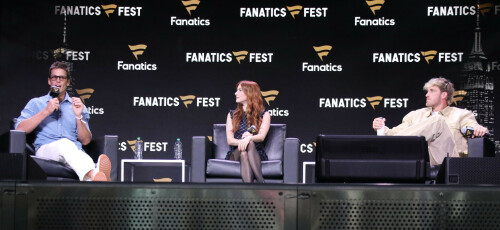 EmmaRoberts_FanaticsFest_June202025_768610512f1a0fe211.jpeg