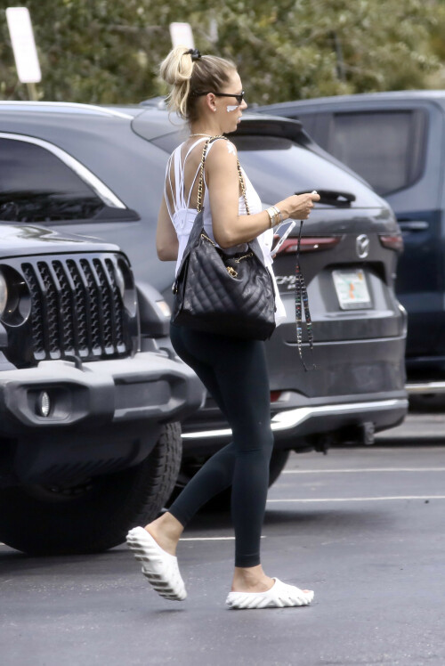 AnnaKournikova-_July142025_17daeec1e9d46246ef.jpeg