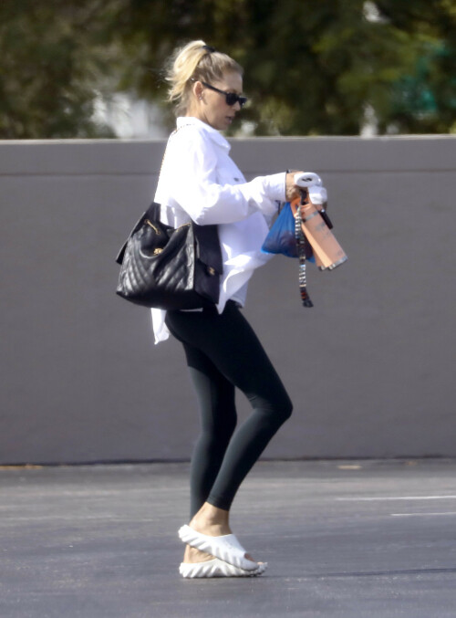 AnnaKournikova-_July142025_18ebc1cebb9cbcb2db.jpeg