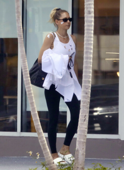 AnnaKournikova-_July142025_7fb7286ab2adcba8f.jpeg