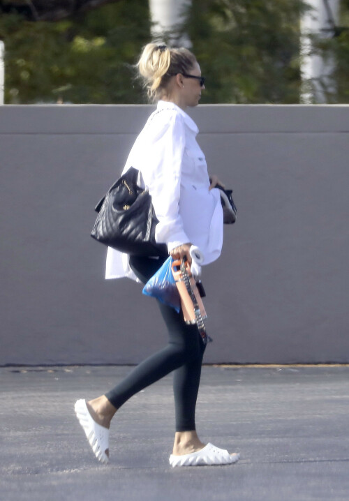 AnnaKournikova-_July142025_826dfe55793d34302.jpeg