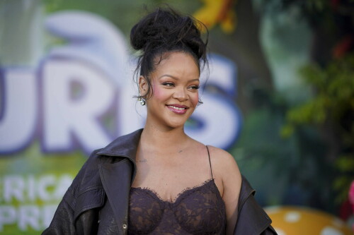 Rihanna_Smurfs_July132025_159d88a454b6d68a40a
