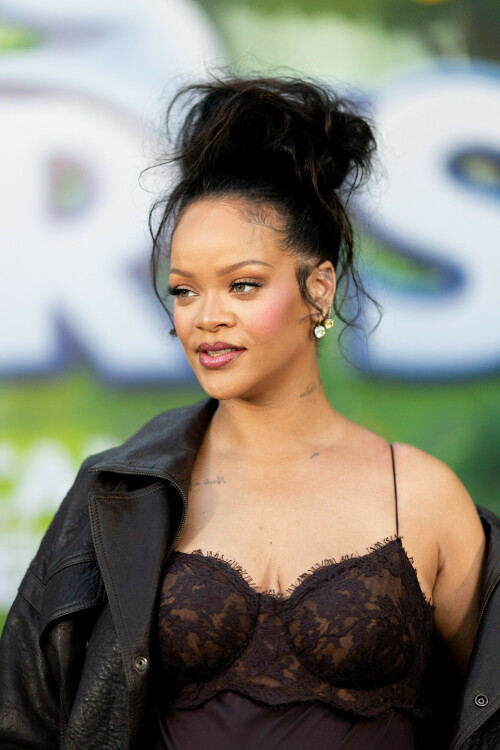 Rihanna_Smurfs_July132025_1797bf44c6c180dd1bf