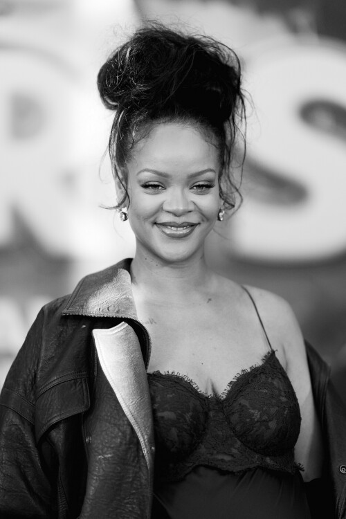 Rihanna_Smurfs_July132025_1805ad72fd68445919e