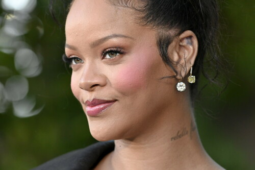 Rihanna_Smurfs_July132025_239c3ca82aefeaa81ae