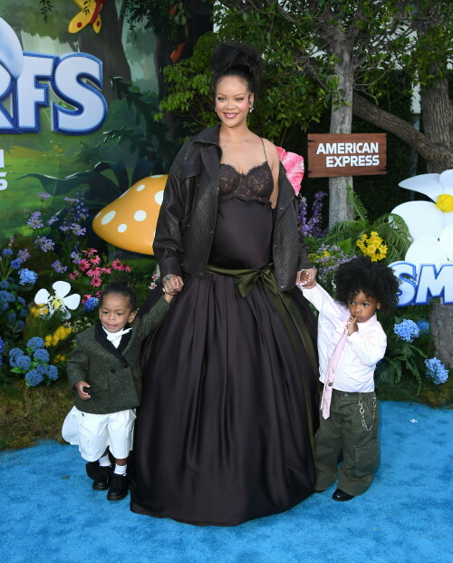 Rihanna_Smurfs_July132025_2546e78e5aaf8519351