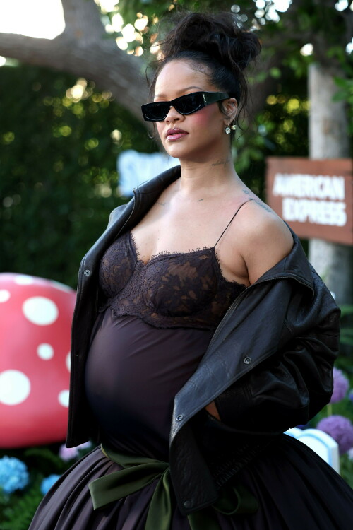 Rihanna_Smurfs_July132025_3035ff59fbbf2ab6581.jpeg