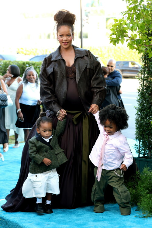 Rihanna_Smurfs_July132025_315beef7725cfa62430