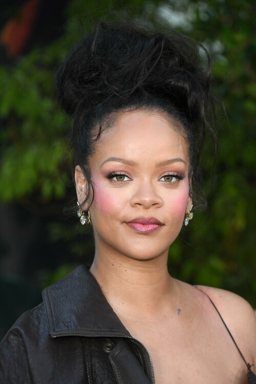 Rihanna_Smurfs_July132025_3220441e91c50d1a186