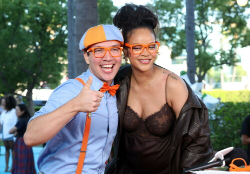 Rihanna_Smurfs_July132025_340ef396341007de981