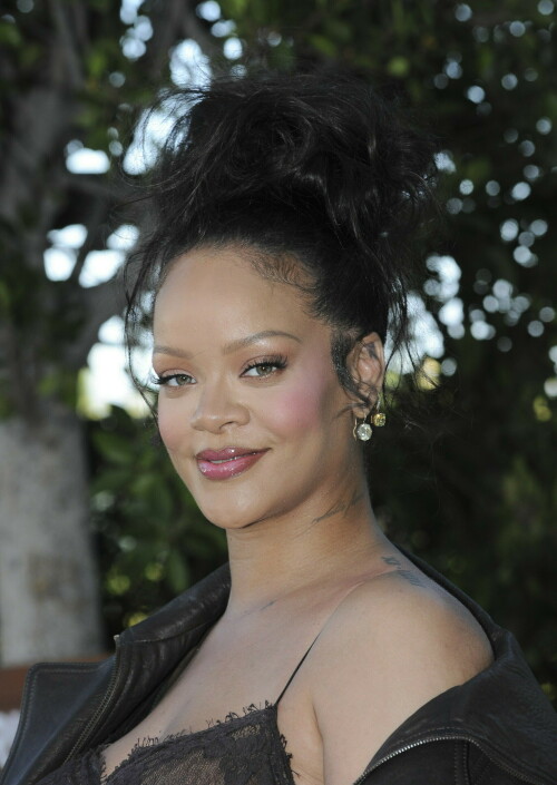 Rihanna_Smurfs_July132025_388e18567abfb5a2b2