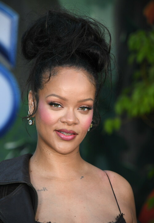Rihanna_Smurfs_July132025_390bec1aeb66b2dea19