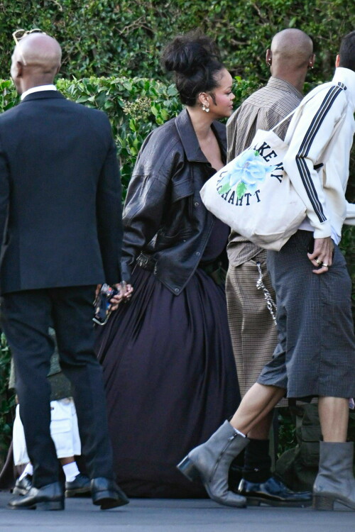 Rihanna_Smurfs_July132025_39204653f41ab654d2