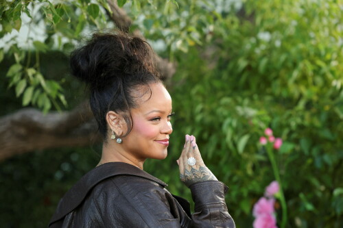 Rihanna_Smurfs_July132025_40763ecc9befb74168a
