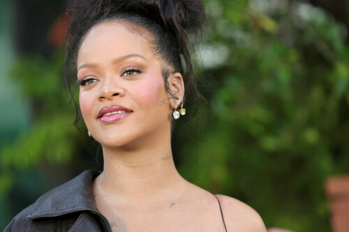Rihanna_Smurfs_July132025_409031eb8fd4dc75018