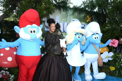 Rihanna_Smurfs_July132025_433ad35decad695145a