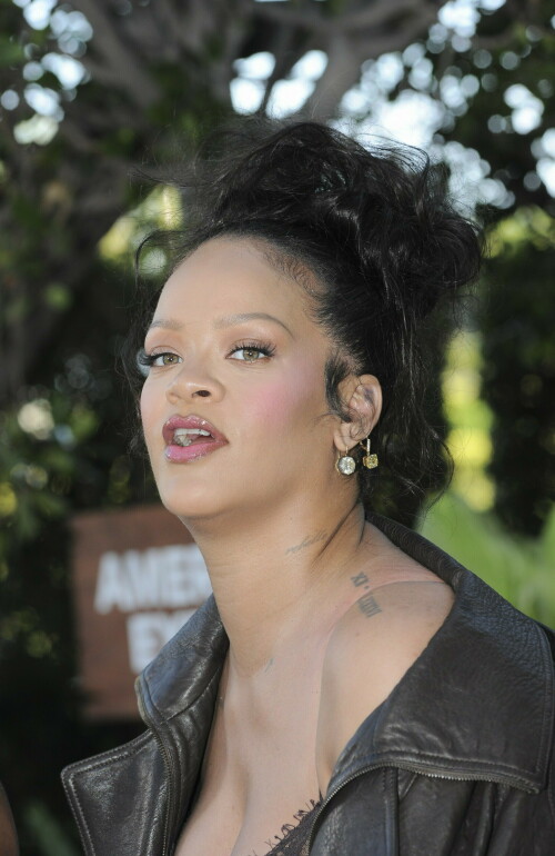 Rihanna_Smurfs_July132025_4a3b4b45eb01edb63