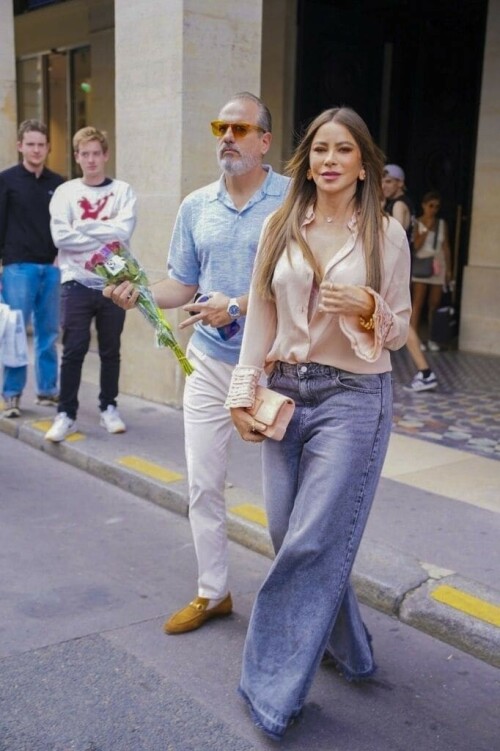 SofiaVergara_Paris_July172025_15132fd82e6bbea78.jpeg